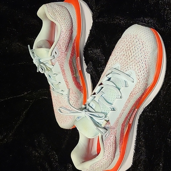 Nike Air Winflo Sneakers - Picture 14 of 16